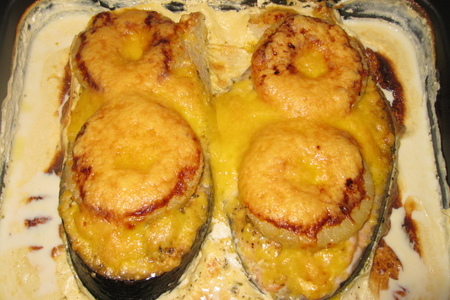 Фото к рецепту: Семга запеченная в сливочно-сырном соусе с ананасами