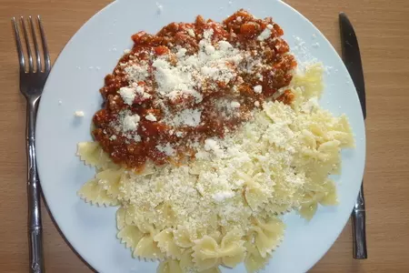 Соус болонез с бантиками(быстрый рецепт )