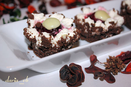 Шоколадные пирожные «цветок для фанни» с лимонной глазурью/дуэль
