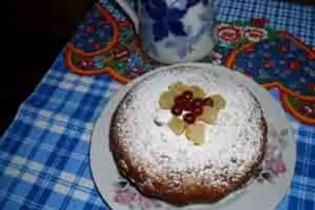 Пирог с ананасами и клюквой
