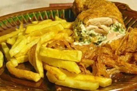 Ножки, фаршированные фетаксой и кедровыми орехами.