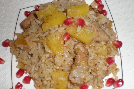 Фото к рецепту: Свинина с рисом и ананасом