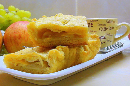 Пирог из слоёного теста с яблоками и сыром «запелдорн» :)