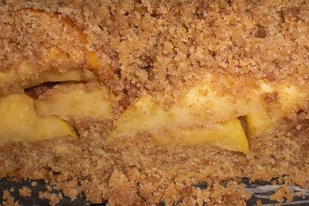 Фото к рецепту: Яблочный пирог из цельнозерновой муки