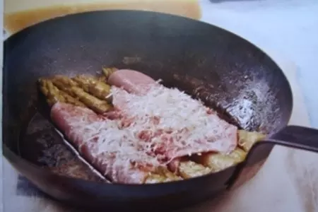 Спаржа аля сальтимбокка.