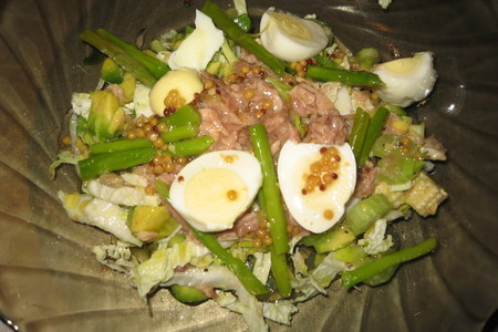 Средиземноморский салат с тунцом