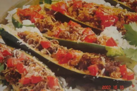 Цуккини, фаршированные с мясом и рисом