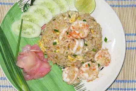 Фото к рецепту: Као пад (тайский жаренный рис)
