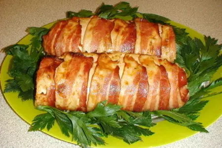Куриный рулет с кускусом и грушами