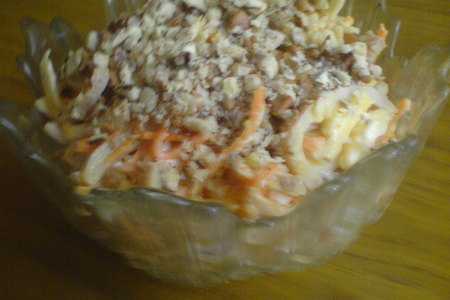 Фото к рецепту: Салат с кальмарами и корейской морковкой