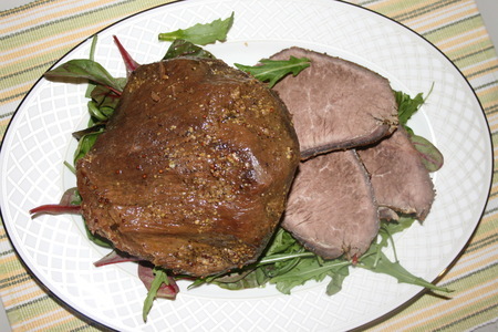 Запеченая говядина в горчично-вустерском маринаде.