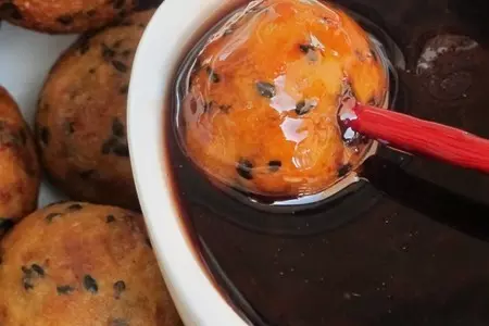 Sweet potato balls (蕃薯旦) малазийские  сладкие картофельные  пончики.