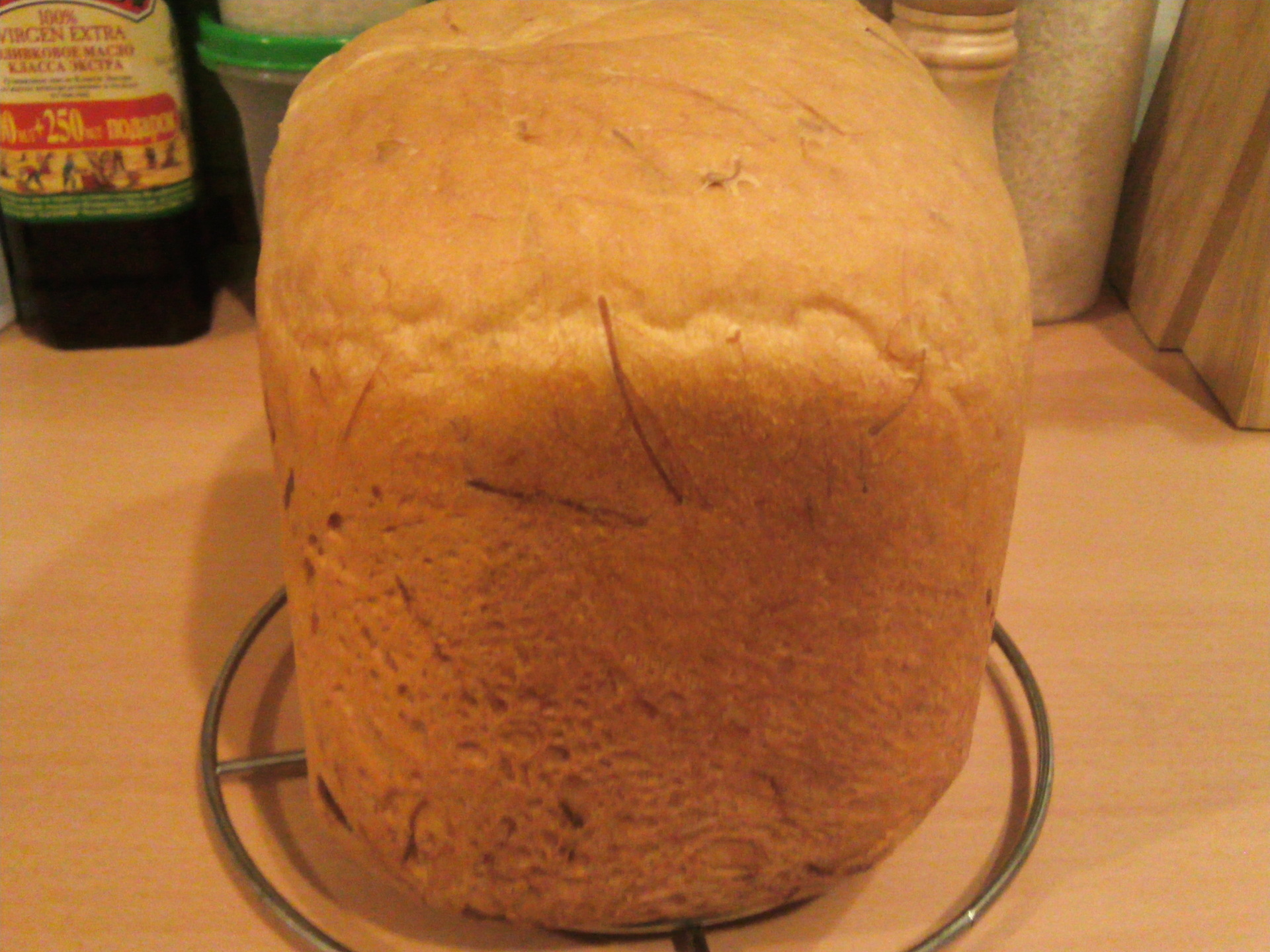 Копченый сыр в духовке. Хлебная косичка с сыром. Копченый хлеб рецепт. Прилипает ли хлеб к стеклянной форме.