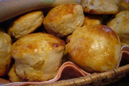Фото к рецепту: Скоунз - английские булочки с изюмом.