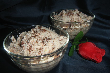 Имбирно-шоколадное мороженое из йогурта.