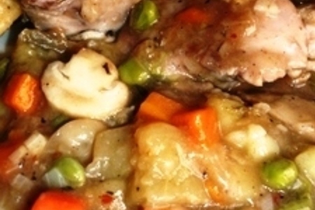 Фото к рецепту: Пряная курица с овощами и булочками