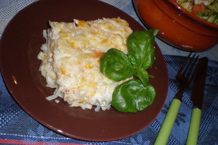 Фото к рецепту: Филе хека под сырно-овощной шубой