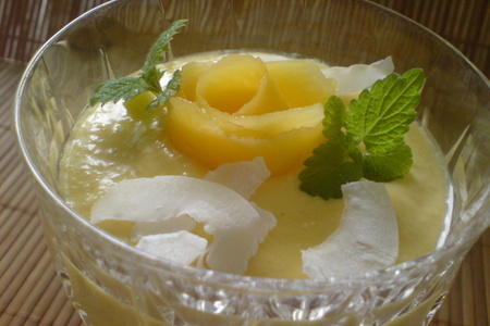 Фото к рецепту: Десерт из манго и кокосового молока