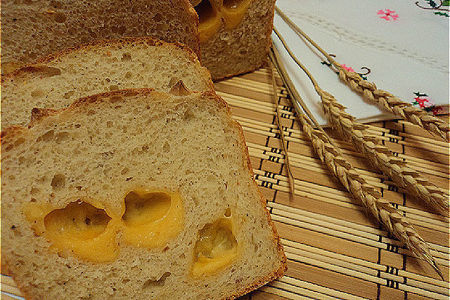 Хлеб с сыром и острым перцем