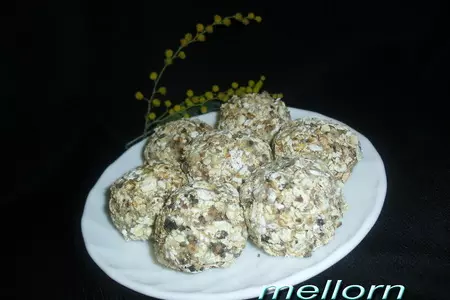 Трюфели из белого шоколада, сушeной клюквы и овсяных хлопьев
