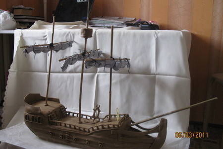 Фото к рецепту: Пиратский корабль из торта "наполеон"