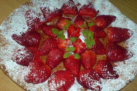 Миндальное блюдо с ягодами /фруктами (gato’d’ ametles)
