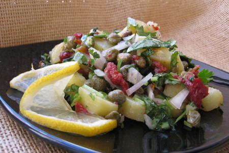 Картофельный салат с каперсами и кинзой ("potato salad with fresh corisnder and capers")