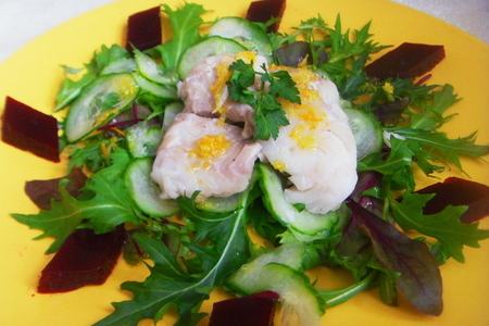 Фото к рецепту: Салат с треской и  свекольным желе