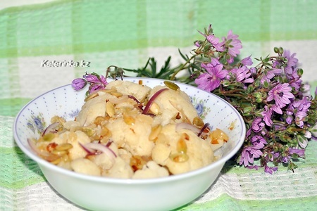 Фото к рецепту: Цветная капуста с тыквенными семечками и орешками