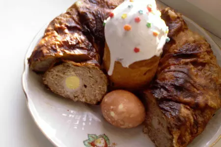Мясной венок с перепелиными яйцами, запечённый в лаваше