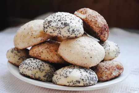 Сахарное печенье с корицей или маком