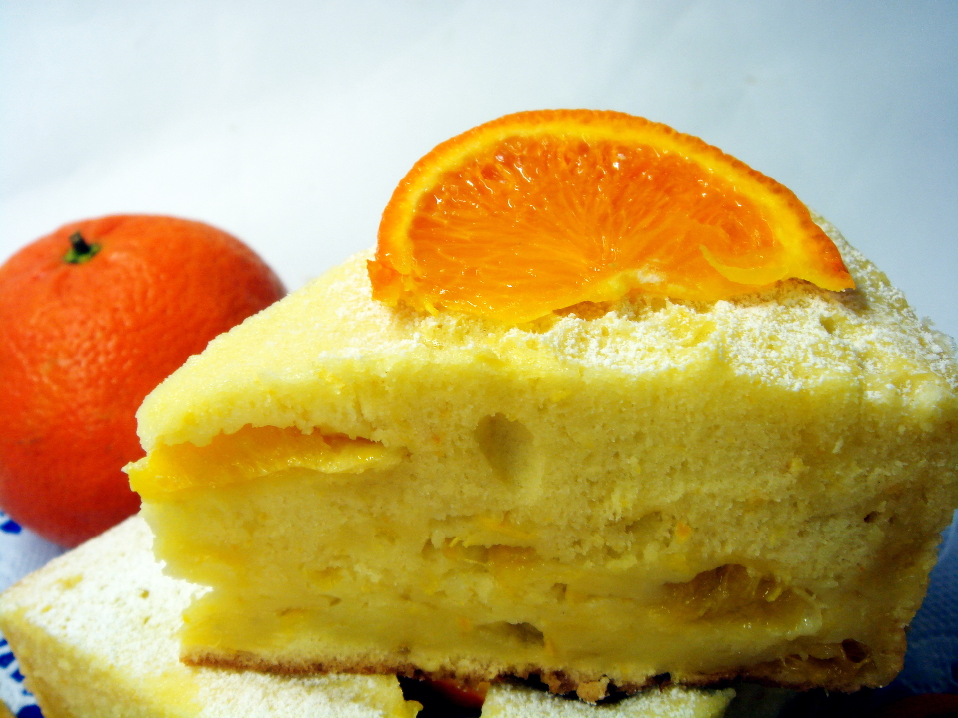 Яблочно апельсиновый. Шарлотка с апельсинами. Апельсиновая шарлотка. Шарлотка с апельсинами и яблоками. Цитрусовый пирог.