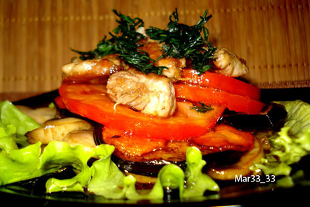Салат с жареной свининой в медовом соусе