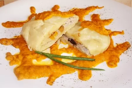 Рулеты с куриным мясом, курагой и черносливом