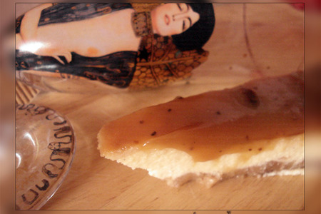 Фото к рецепту: Чизкейк с карамелью (сливочный сыр для начники)