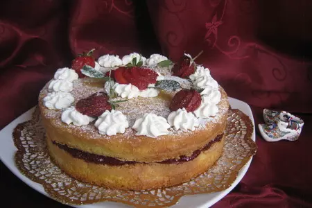 Знаменитая  "виктория" (victoria sponge) для элегантной елены (wereld).