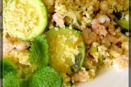 Кускус с креветками и мятой