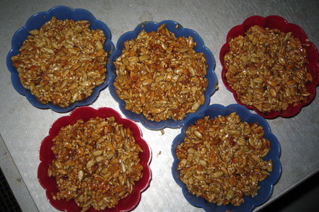 Фото к рецепту: Козинаки из семечек и кунжута.