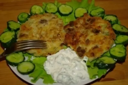 Драники с грибами и копченой грудинкой