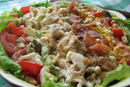 Фото к рецепту: « салат кобба» (cobb salad) (дуэль)