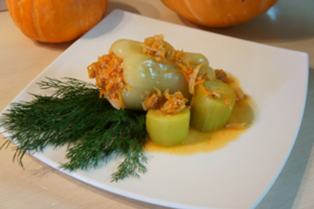 Фото к рецепту: Перец, фаршированный мясом и овощами