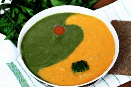 Овощной кремовый суп-дуэт из брокколи и моркови "инь-янь".