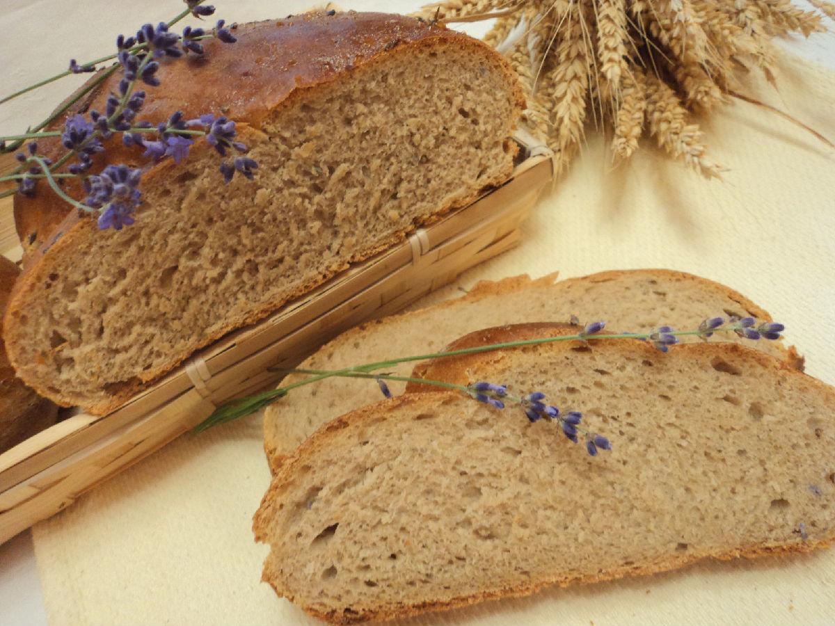 Амарантовый хлеб рецепт. Хлеб. Хлеб с лавандой. Венский хлеб. Амарантовый хлеб.