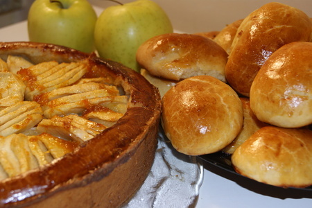 Тесто"нежное":пирог с яблоками и пирожки из него