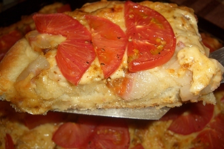 Открытый пирог с беконом,сыром и помидорами