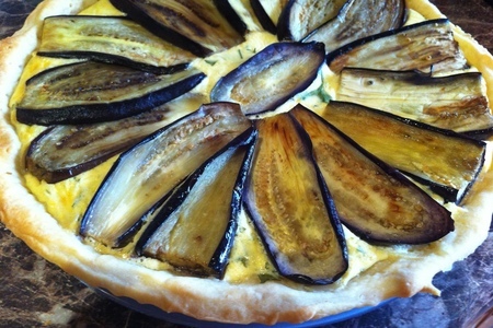 Фото к рецепту: Сырный пирог с баклажанами