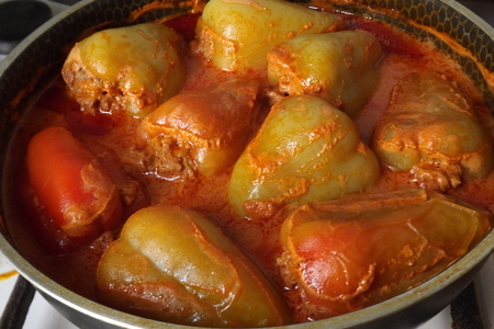 Фаршированный перец (классический) в томатно-сметанном соусе