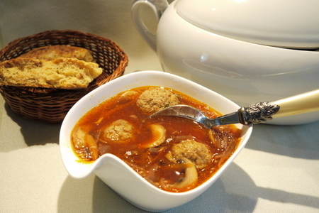Свекольный суп с фрикадельками по мотивам латышского супа