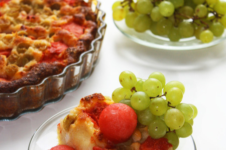 Фото к рецепту: Пирог с виноградом и арбузом