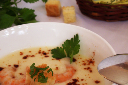 Фото к рецепту: Олья сырная с креветками